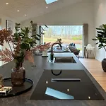 Luxurious In With Wifi Hébergement de vacances